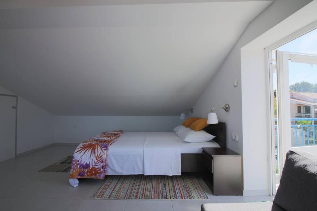 Apartment- Family Studio Malinska Esterno foto